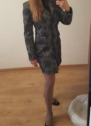 Классный плащ. новый. размер s-м.