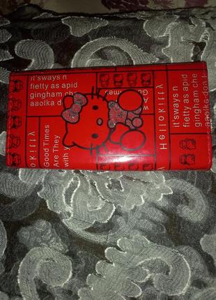Гаманець жіночий hello kitty червоний з візерунком з літерами2 фото