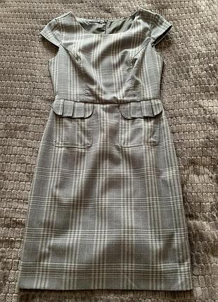 Плаття в клітинку