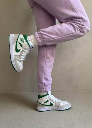 Nke jordan 1 retro white green брендовые серые кроссовки джордан с зелёной подошвой найк трендові жіночі високі кросівки4 фото