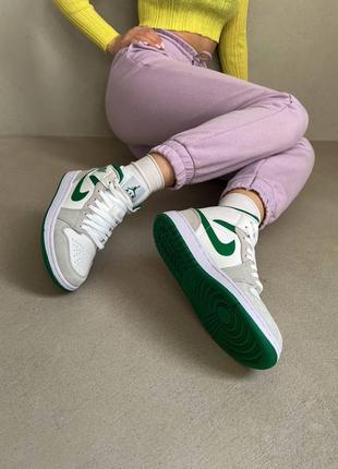 Nke jordan 1 retro white green брендовые серые кроссовки джордан с зелёной подошвой найк трендові жіночі високі кросівки7 фото