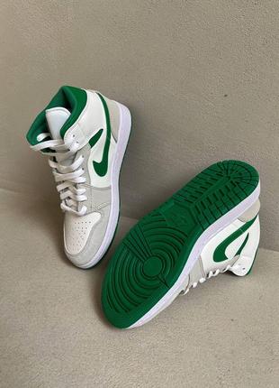 Nke jordan 1 retro white green брендовые серые кроссовки джордан с зелёной подошвой найк трендові жіночі високі кросівки3 фото