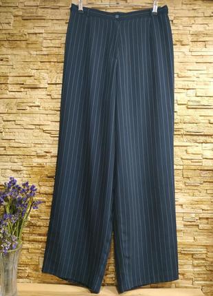 Женские брюки темно-синего цвета в меловую полоску2 фото