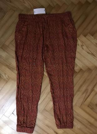 Mango-новые комфортные брюки в принт! р.-40