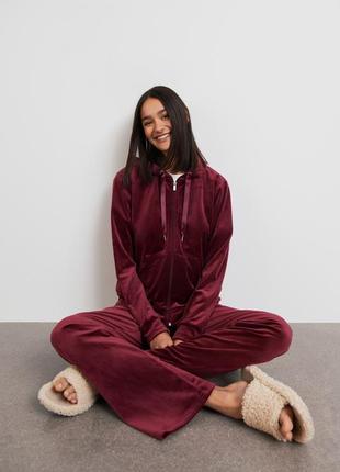 Спортивне велюрове худі з кишенями кенгуру atmosphere.