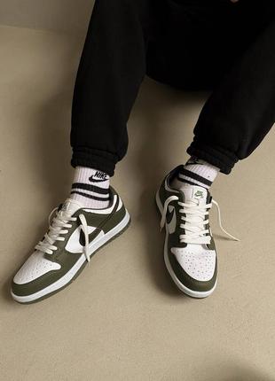 Nike dunk low khaki
брендовые крутые кроссовки найк хаки оливковые трендовая модель мужские кроссы найк чоловічі низькі модні кросівки хакі4 фото