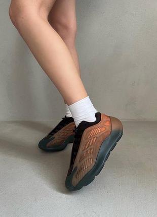 Yeezy 700 v3 copper fade adidas брендові круті кросівки ізі помаранчеві адідас жіночі трендові кросівки ізі