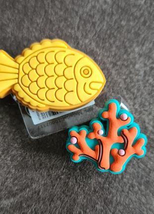 Jibbitz набор 2 шт украшение для crocs джибитс украшения для крокс золотая рыбка и коралл1 фото