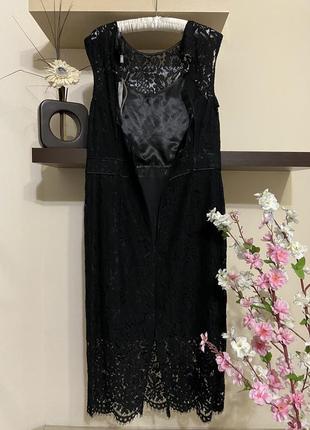 Шикарну мереживну сукню міді з вирізом на спині5 фото