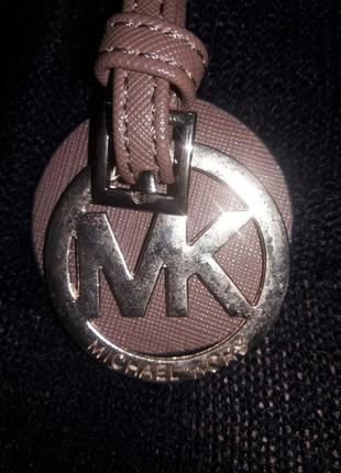 Эмблема брелок к сумке  michael kors