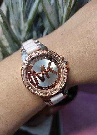 Часы в стиле майкл корс в розовом золоте с белой вставкой2 фото