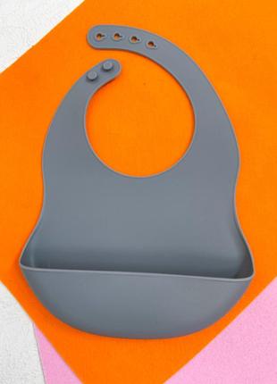 Слинявчик силіконовий з кишенею (сірий)