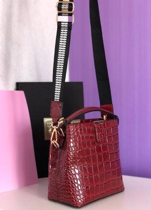Женская кожаная лаковая рыжая сумка7 фото