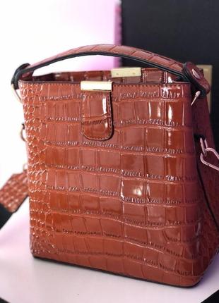 Женская кожаная лаковая рыжая сумка4 фото