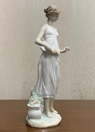 Фарфоровая статуэтка lladro «цветы для богини».6 фото