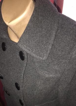 Двубортное приталенное полушерстяное укороченное пальто6 фото
