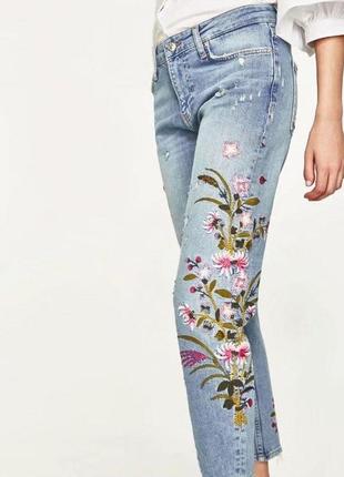 Джинси бойфренд з квітковою вишивкою zara