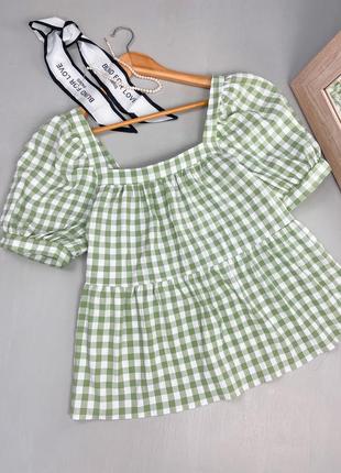 Салатовая воздушная блуза с квадратным вырезом2 фото