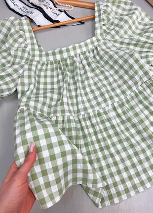 Салатовая воздушная блуза с квадратным вырезом9 фото