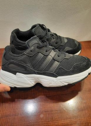 Кроссовки adidas