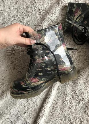 Резиновые ботинки с цветочным узором2 фото