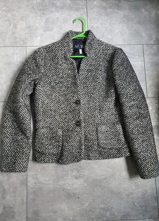 Жіночий піджак, м