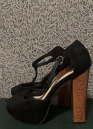 Босоножки на широком каблуке устойчивые