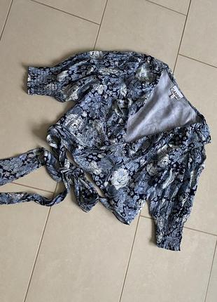 Блуза принт цветы размер м