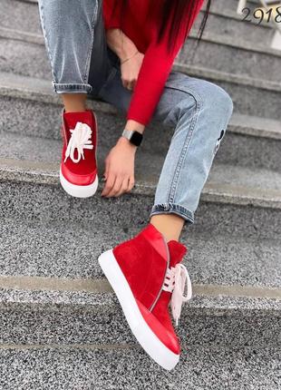 Зимові черевики червоного кольору (шкіра -замш ).