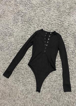 Боди чёрное на заклёпках