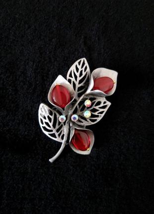 Кулон брошка "квітка кали" нефрит червоний