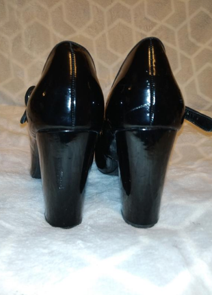 Р. 38,5-39,5 женские лаковые, нарядные туфли на устойчивом, широком, толстом, кввдратном, удобном каблуке5 фото