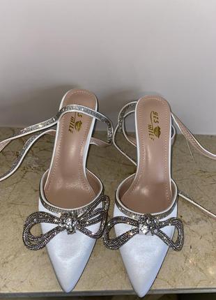 Свадебные туфли с бантиком з стразами2 фото