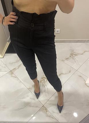 Чёрные брюки