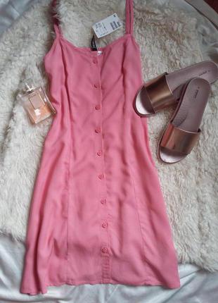 Трэндовое милое розовое платье/сарафан на пуговицах и тонких бретельках h&m5 фото