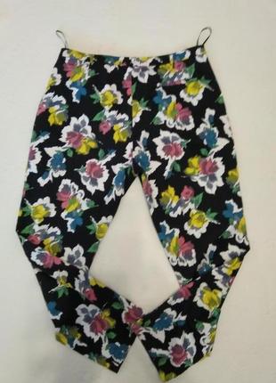 Стильные брюки с цветочным принтом.2 фото