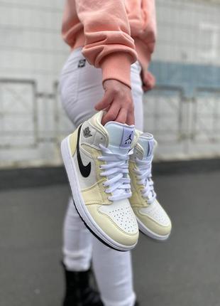 Кросівки nike air jordan 1 mid coconut milk7 фото