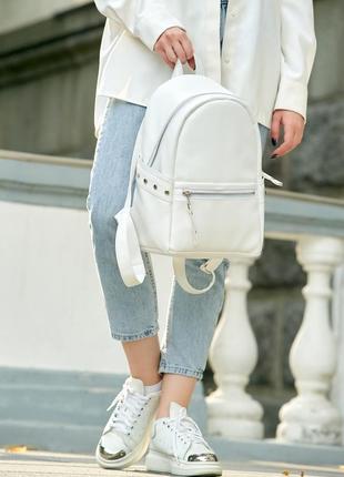 Прогулочный женский рюкзак белого цвета - вместительный и практичный на все случаи жизни7 фото