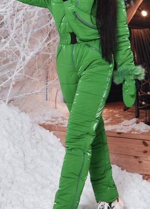 Зелёный яркий лыжный комбинезон1 фото