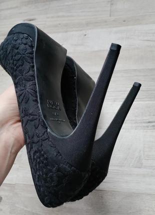 Стильные туфли для модницы на высоком каблуке3 фото