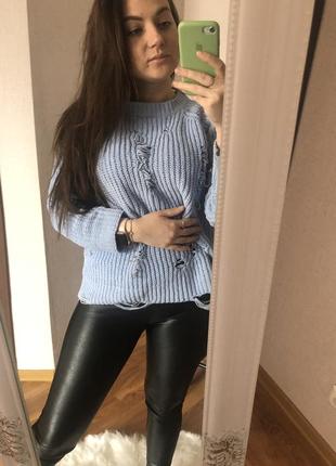 Свитер рваный