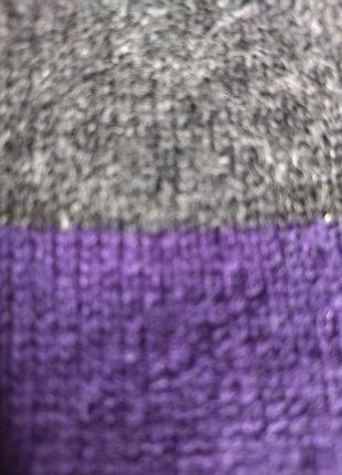 Дуже комфортний теплий светр в смужку графітового і бузкового кольору зі стовідсотковою вовни6 фото