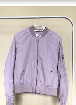 Бомбер рожевого кольору bershka