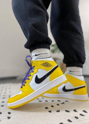 Nike air jordan 1 mid se lakers gs
брендовые желтые высокие кроссовки найк джордан из натуральной кожи жовті високі кросівки із натуральної шкіри