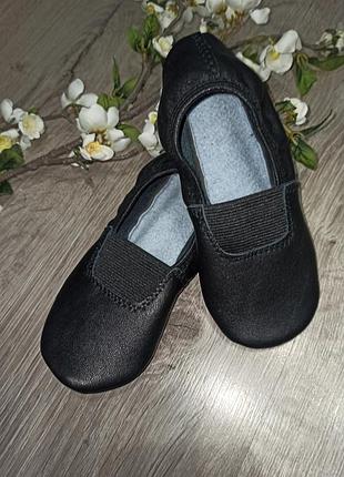 Чорні чешки з натуральної шкіри, всі розміри