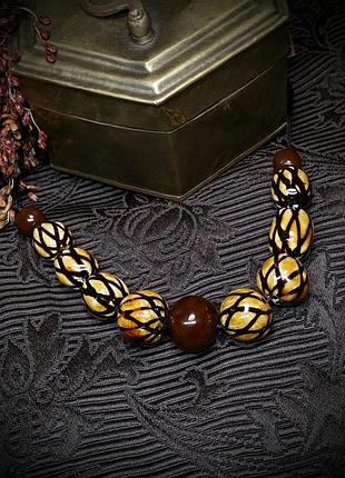 Бусы карамельный десерт с черными полосами