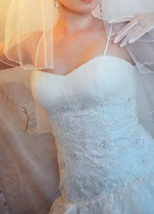 Платье свадебное белое пышное в рюшечки корсет в камни стразы шлейф3 фото