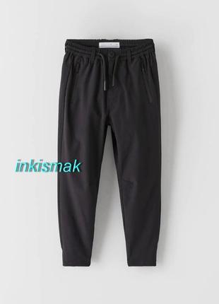 На підкладці штани джогеры демисезон zara