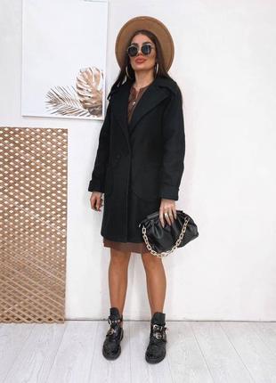 Стильне кашемірове пальто