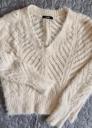 Ворсистий пухнастий светр